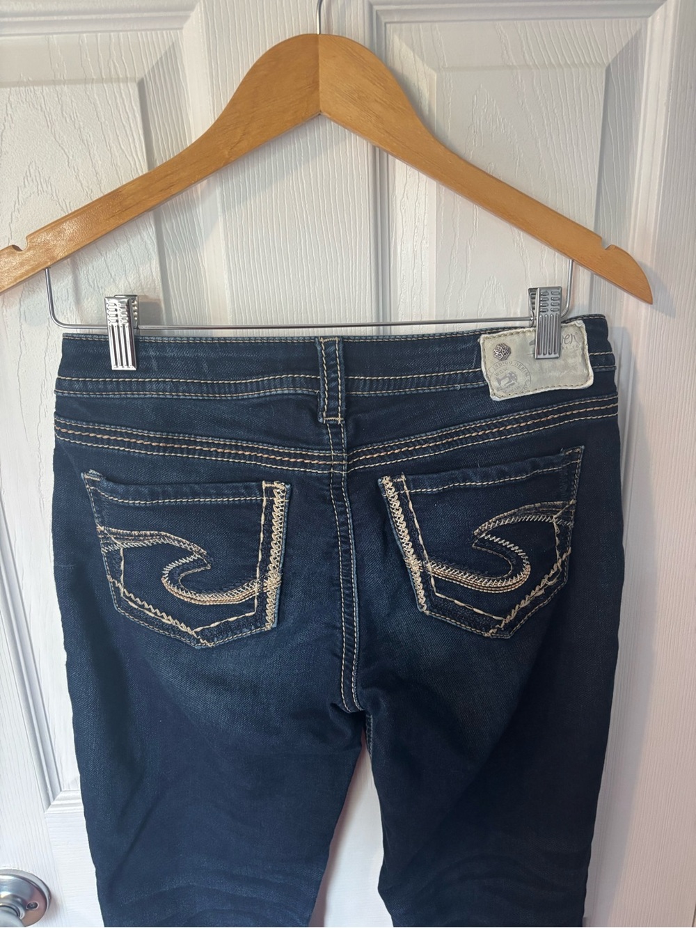 Silver’s low rise dark wash, skinny jeans